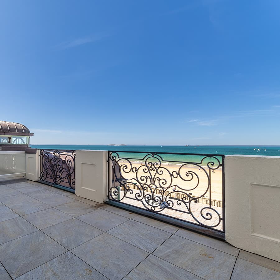 Balcon hôtel vue mer